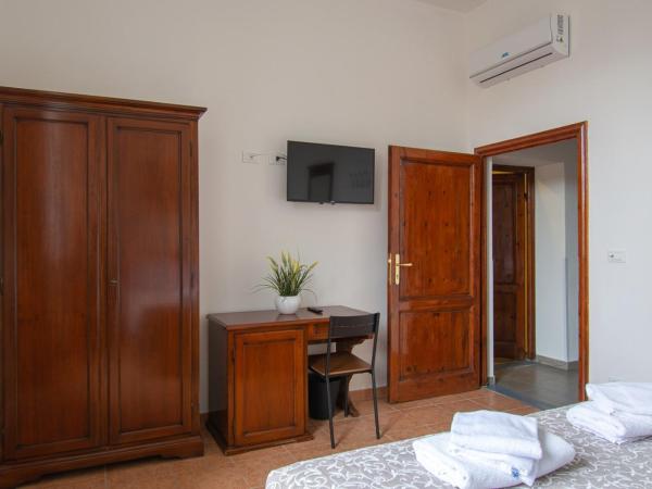 Guest House Paraiso : photo 5 de la chambre grande chambre double ou lits jumeaux