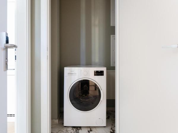 numa I Terra Apartments : photo 10 de la chambre extra large studio with kitchen, terrace and ac