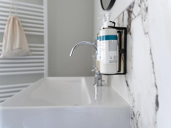 numa I Terra Apartments : photo 9 de la chambre extra large studio with kitchen, terrace and ac