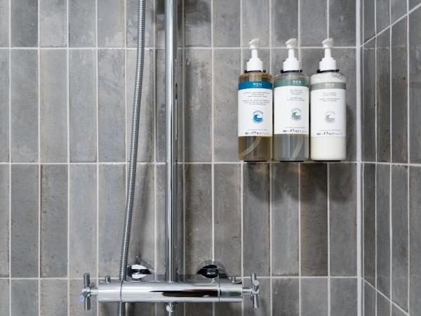 numa I Terra Apartments : photo 8 de la chambre extra large studio with kitchen, terrace and ac