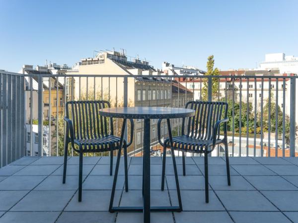numa I Terra Apartments : photo 4 de la chambre extra large studio with kitchen, terrace and ac