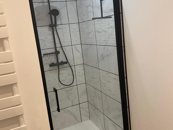 La Bellours Chambre D'Hôtes : photo 5 de la chambre chambre double - vue sur piscine