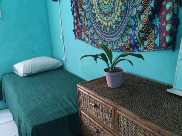 Raizes Surf and Bar Hostel : photo 2 de la chambre lit simple en dortoir