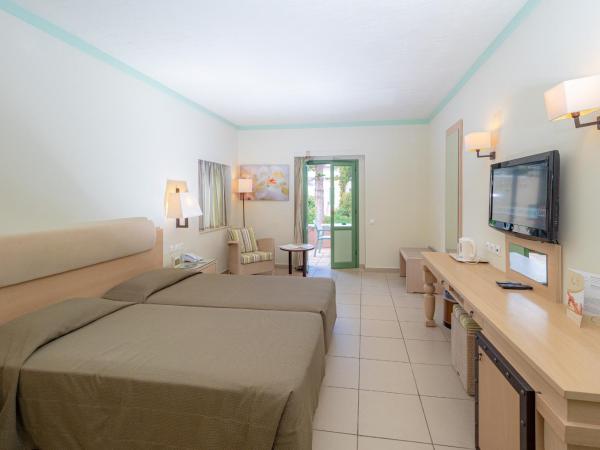 Silva Beach Hotel : photo 4 de la chambre chambre double ou lits jumeaux - vue sur jardin