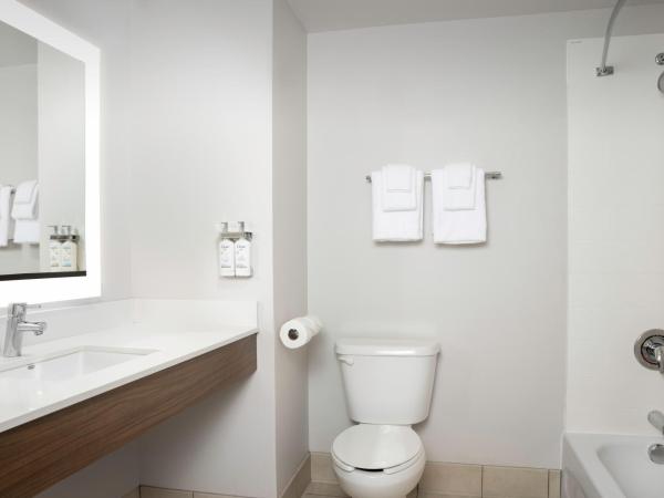 Holiday Inn Express & Suites Pittsburgh North Shore, an IHG Hotel : photo 3 de la chambre chambre standard avec 2 lits queen-size