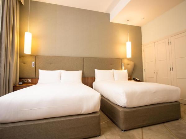 DoubleTree by Hilton Hotel & Spa Liverpool : photo 3 de la chambre chambre deluxe avec 2 lits queen-size