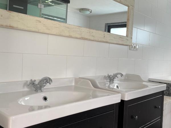 Amster Houseboat Bed without Breakfast : photo 10 de la chambre chambre lit king-size - vue sur lac