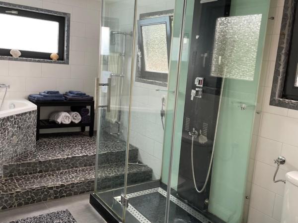 Amster Houseboat Bed without Breakfast : photo 9 de la chambre chambre lit king-size - vue sur lac