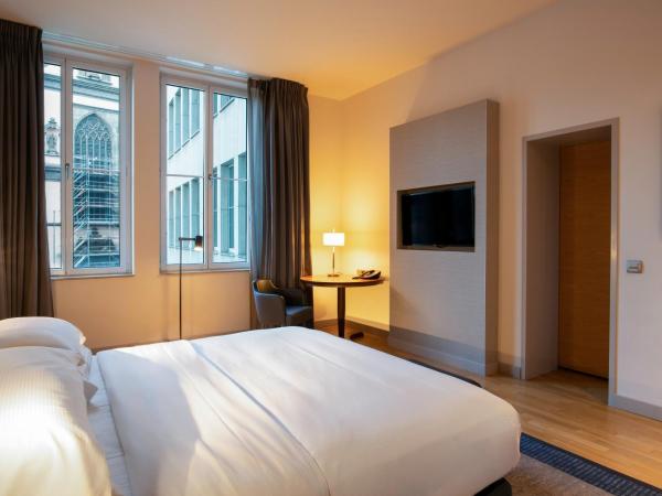 Hilton Cologne : photo 6 de la chambre chambre lit king-size deluxe
