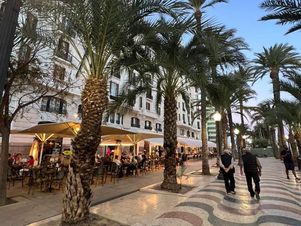 Hostal Milan : photo 7 de la chambre chambre double ou lits jumeaux avec salle de bains commune