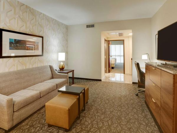 Drury Plaza Hotel Columbus Downtown : photo 2 de la chambre suite lit queen-size avec canapé-lit