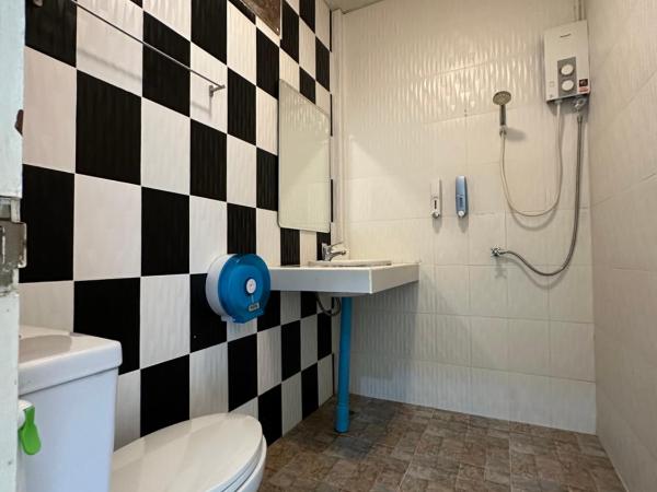 ชอว์ งาทอง รีสอร์ต Chor Ngar Thong Erawan Kanchanaburi : photo 2 de la chambre chambre lits jumeaux spacieuse