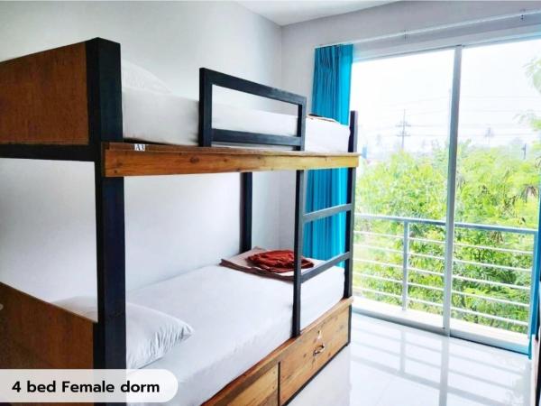 Theppahrak Hostel Khaolak : photo 10 de la chambre lit dans dortoir pour femmes de 4 lits