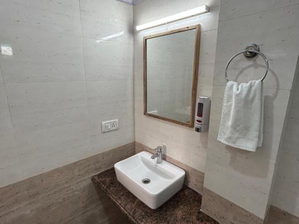 Max Guest House : photo 3 de la chambre chambre double deluxe avec balcon