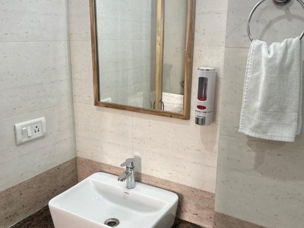 Max Guest House : photo 6 de la chambre chambre double deluxe avec balcon