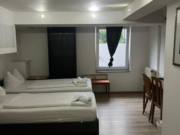GZ Hostel Bonn : photo 8 de la chambre triple room with shared bathroom - basement