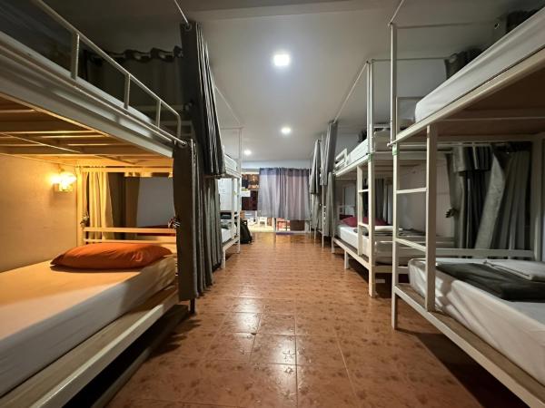 Hangover Hostel : photo 2 de la chambre lit dans dortoir mixte de 10 lits
