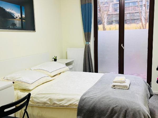 Near airport cybernetyki Inn : photo 3 de la chambre chambre double avec toilettes communes