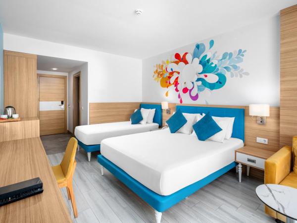 SUN HEAVEN FAMILY & SPA : photo 2 de la chambre chambre double ou lits jumeaux standard avec balcon