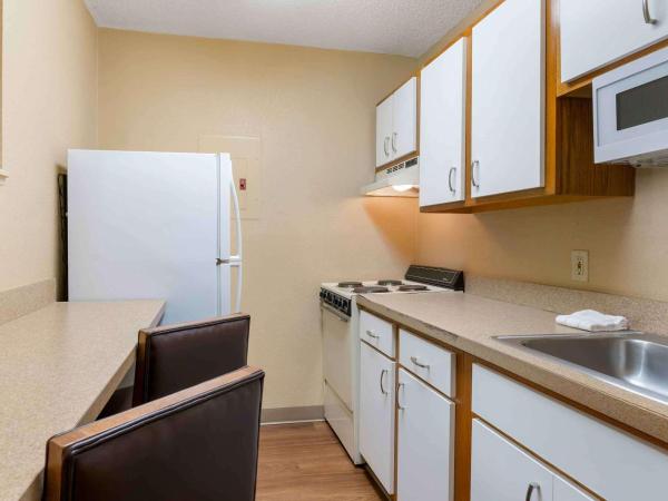 Extended Stay America Suites - Austin - Metro : photo 4 de la chambre studio de luxe avec 1 lit queen-size - non-fumeurs