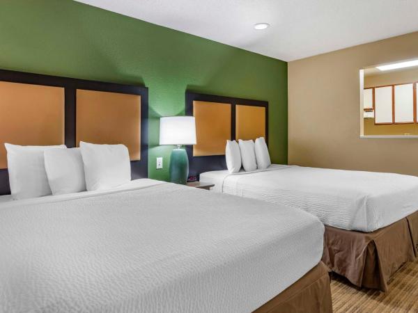 Extended Stay America Suites - San Antonio - Colonnade - Medical : photo 1 de la chambre studio de luxe avec 2 lits queen-size – non-fumeurs