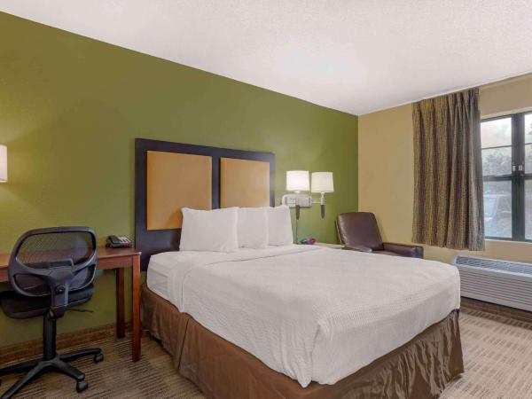 Extended Stay America Suites - Houston - Med Ctr - Greenway Plaza : photo 1 de la chambre studio avec 1 lit queen-size - accessible aux personnes à mobilité réduite - non-fumeurs