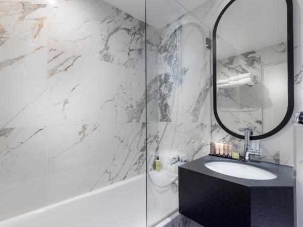 Hôtel Du Bois Champs-Elysées : photo 1 de la chambre chambre supérieure avec baignoire