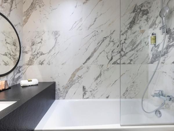 Hôtel Du Bois Champs-Elysées : photo 3 de la chambre chambre supérieure avec baignoire