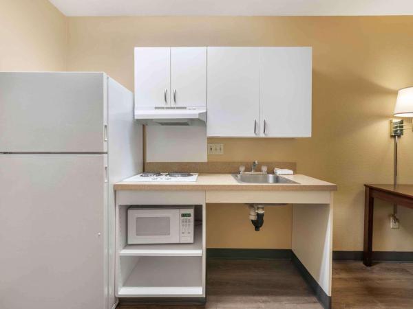 Extended Stay America Suites - Colorado Springs - West : photo 3 de la chambre studio avec 1 lit queen-size - accessible aux personnes à mobilité réduite - non-fumeurs