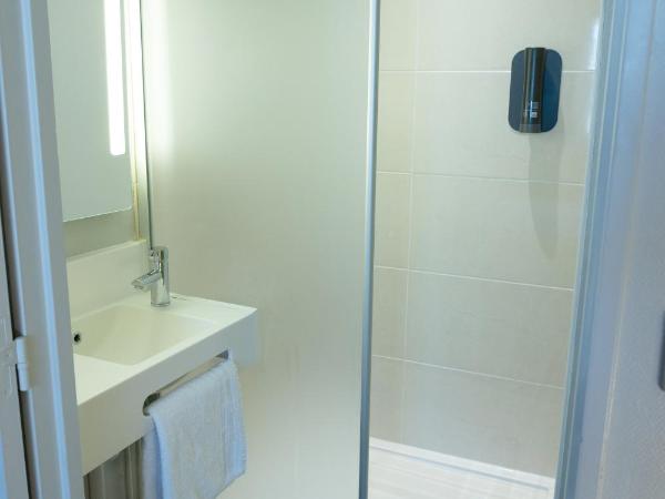 B&B HOTEL Limoges Centre Gare : photo 4 de la chambre chambre triple