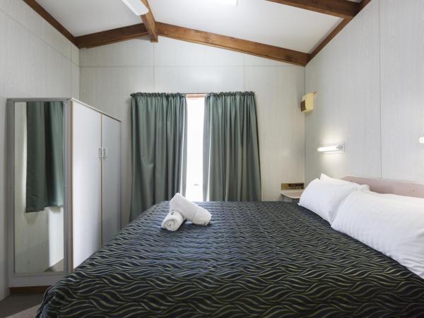 Alivio Tourist Park Canberra : photo 4 de la chambre grevillea cabin (2 bedroom)