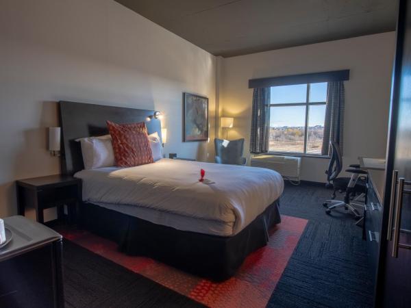 Grand Times Hotel - Aeroport de Quebec : photo 4 de la chambre chambre lit queen-size confort