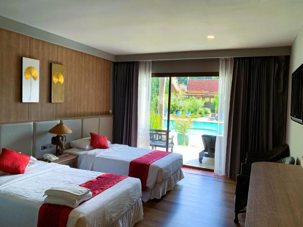 Chang Buri Resort & Spa : photo 4 de la chambre chambre deluxe côté colline - vue sur piscine
