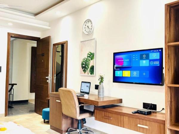 BluO Studio3 DLF Cybercity - Balcony, Gym TT, Lift : photo 9 de la chambre studio avec balcon 