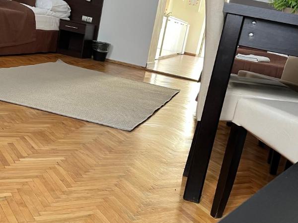 Central Hotel 21 and Apartments : photo 5 de la chambre appartement (4 adultes)