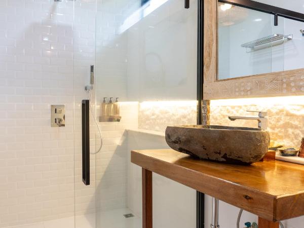 Long Beach Chalet - SHA Extra Plus : photo 7 de la chambre chambre pavillon lagon avec baignoire spa