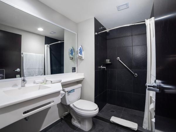 City Express Plus by Marriott Puerto Vallarta : photo 5 de la chambre chambre lit king-size