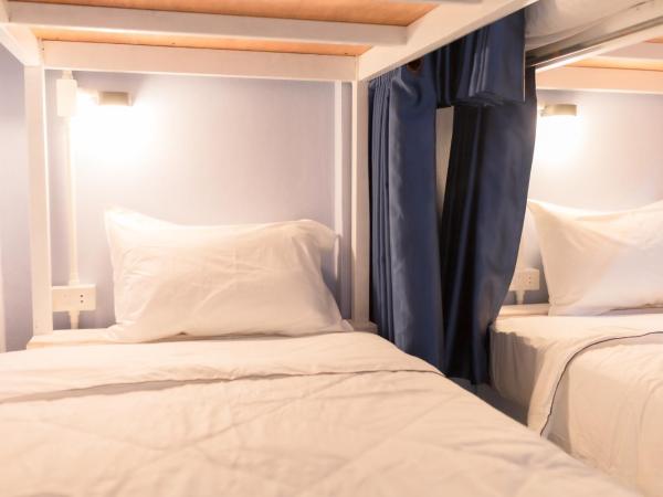 Nacha Hostel, Koh Phi Phi, Krabi. THAILAND : photo 10 de la chambre lit simple dans dortoir de 10 lits