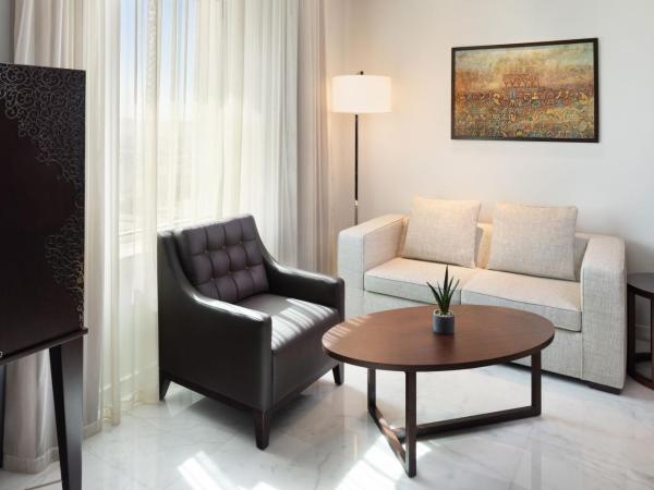 JW Marriott Hotel Muscat : photo 2 de la chambre chambre premium avec 1 lit king-size