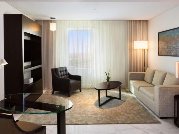 JW Marriott Hotel Muscat : photo 6 de la chambre suite exécutive avec accès au salon 24h/24