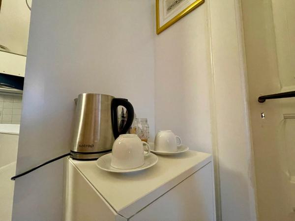 1912 - Wooden Room - old town : photo 4 de la chambre chambre double avec salle de bains privative