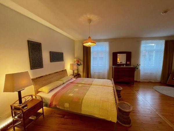 1912 - Wooden Room - old town : photo 8 de la chambre chambre double avec salle de bains privative