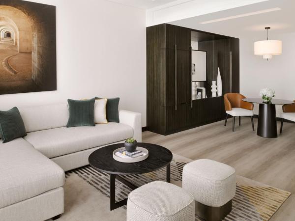 Sheraton Grand Hotel, Dubai : photo 3 de la chambre suite 1 chambre deluxe avec 1 lit king-size et accès au salon club