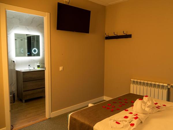 Rooms Luxury Madrid : photo 3 de la chambre chambre double avec salle de bains privative