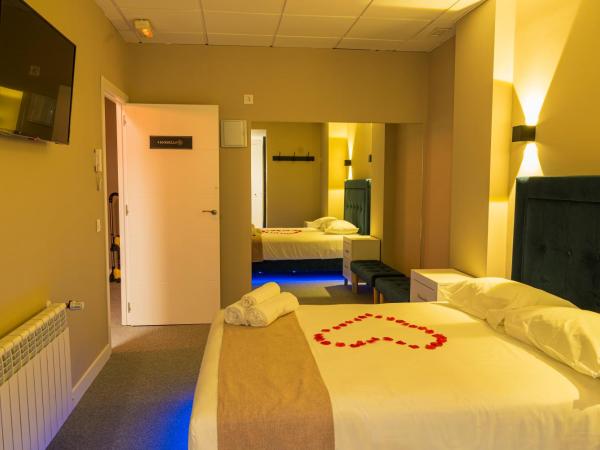 Rooms Luxury Madrid : photo 5 de la chambre chambre double avec salle de bains privative