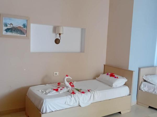 Hôtel Romane : photo 2 de la chambre chambre quadruple