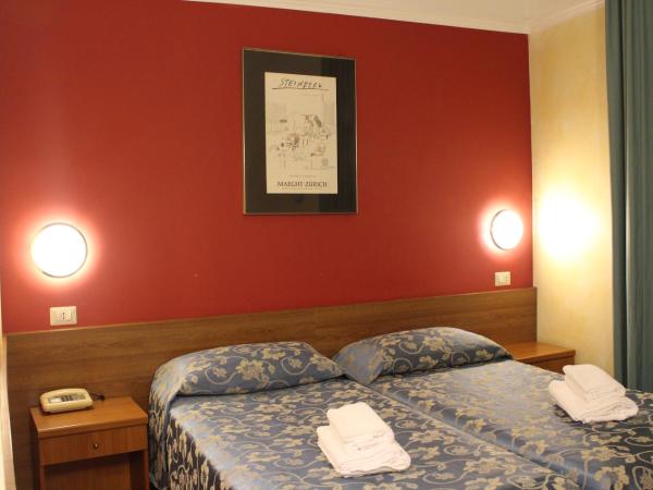 Club Hotel : photo 8 de la chambre chambre triple