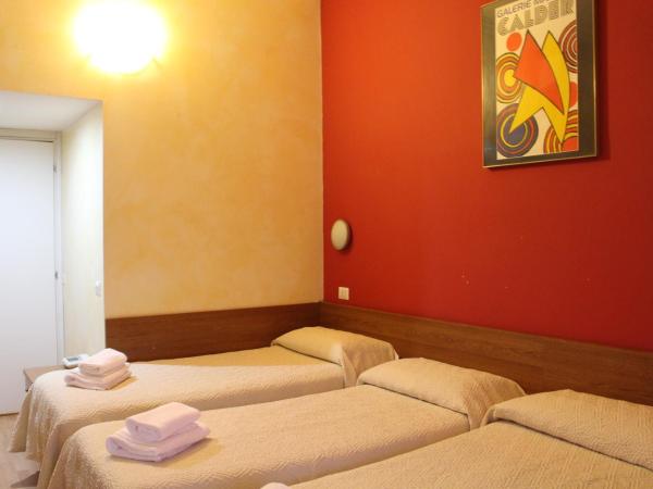 Club Hotel : photo 2 de la chambre chambre quadruple