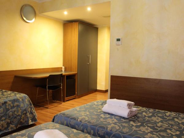 Club Hotel : photo 9 de la chambre chambre triple