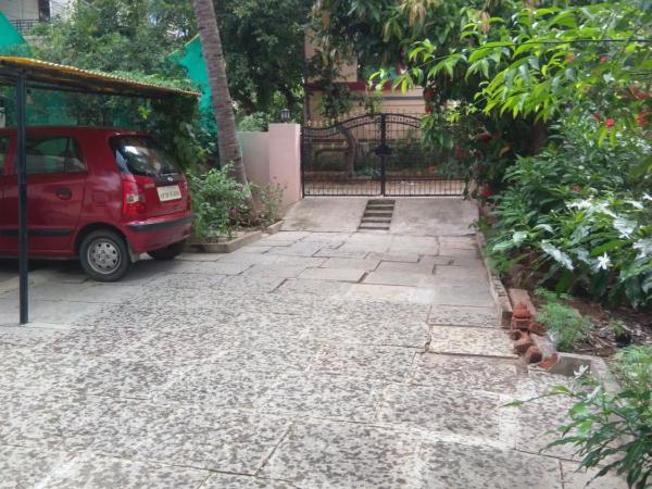 SIVA'S PARADISE : photo 1 de la chambre chambre double - vue sur jardin